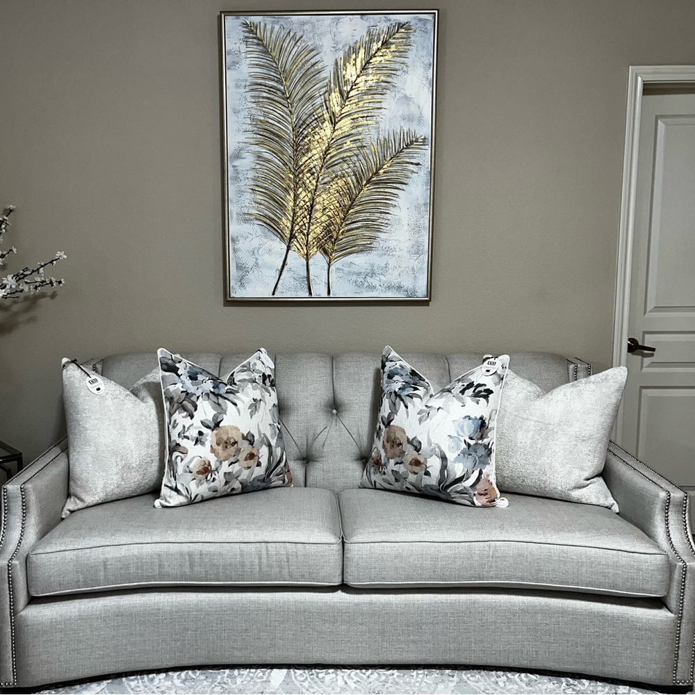 1-NWT CALLISTO HOME FLORAL
DESIGN DECORATIVE PILLOW - Picture 5 of 16